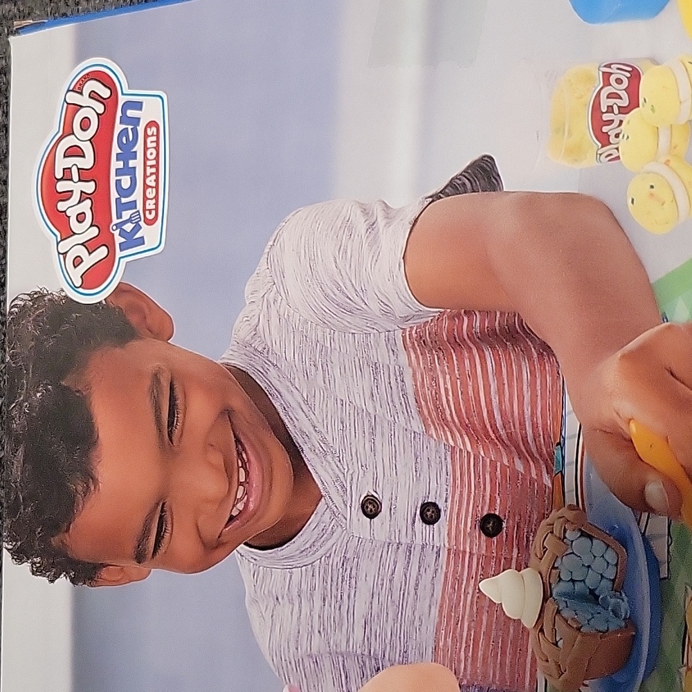 Play-Doh Kitchen Creations - Sweet Cakes Playset with 8 Colors, Playmat, Over 15 - Picture 3 of 7